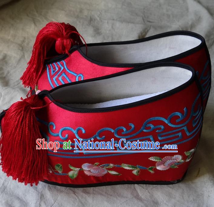 Traditional Chinese Qing Dynasty Princess Embroidered Shoes Red Satin Shoes, China Ancient Palace Lady Blood Stained Shoes for Women