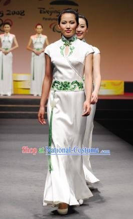 Traditional Chinese National Young Lady Qipao Costume, China Republic of China Embroidered Cheongsam for Women