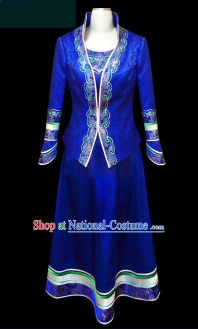 Traditional Chinese Mongol Nationality Dance Costume Blue Mongolian Robe, Chinese Mongolian Minority Nationality Princess Embroidery Clothing for Women