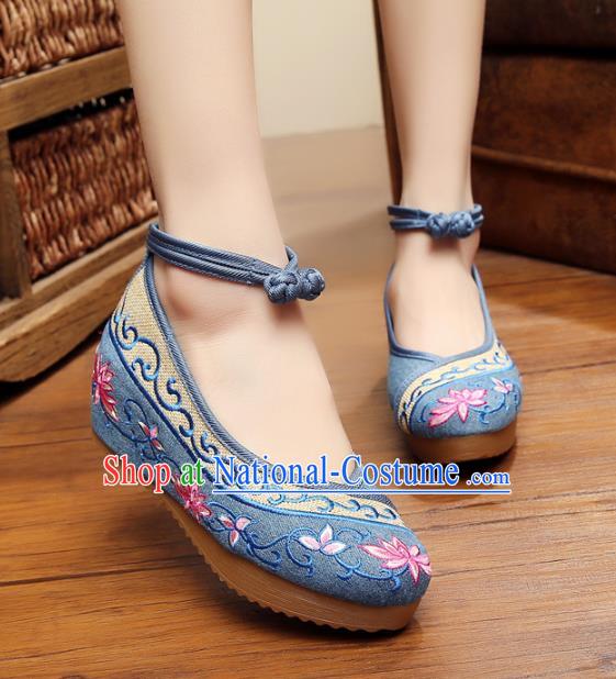 Traditional Chinese National Blue Linen Embroidered Lotus Shoes, China Princess Shoes Hanfu Embroidery Shoes for Women