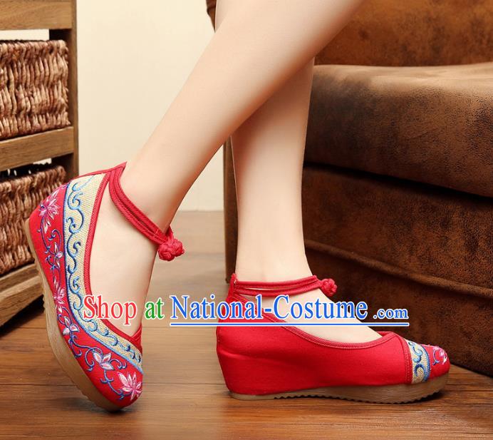 Traditional Chinese National Red Linen Embroidered Lotus Shoes, China Princess Shoes Hanfu Embroidery Shoes for Women