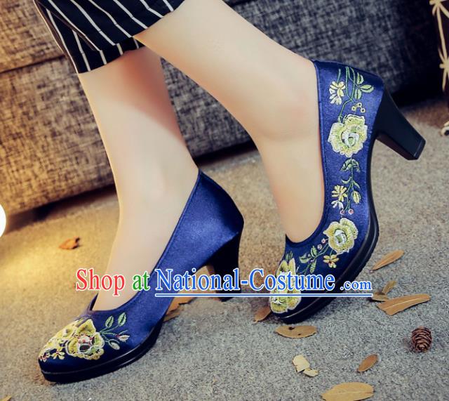 Traditional Chinese National Hanfu Royalblue Embroidered Shoes, China Princess Embroidery Peony High-heeled Shoes for Women