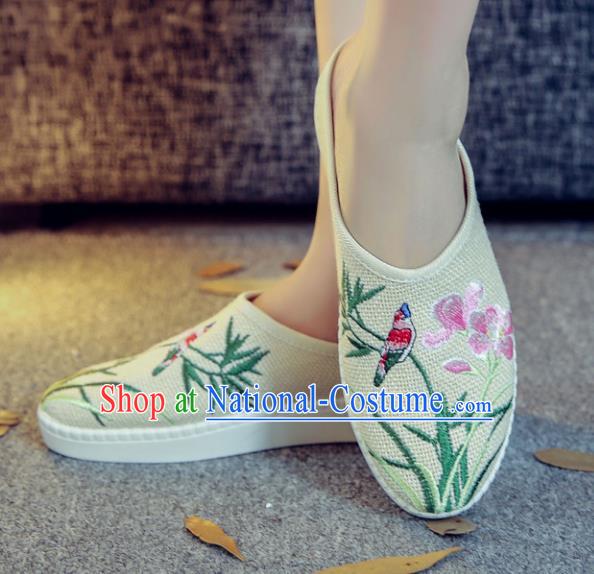 Traditional Chinese National Hanfu White Embroidered Slippers, China Princess Embroidery Shoes for Women