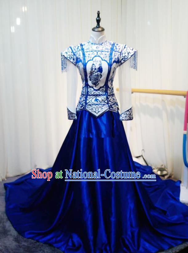 Chinese Style Wedding Catwalks Costume Wedding Bride Embroidered Trailing Full Dress Blue and White Porcelain Cheongsam for Women