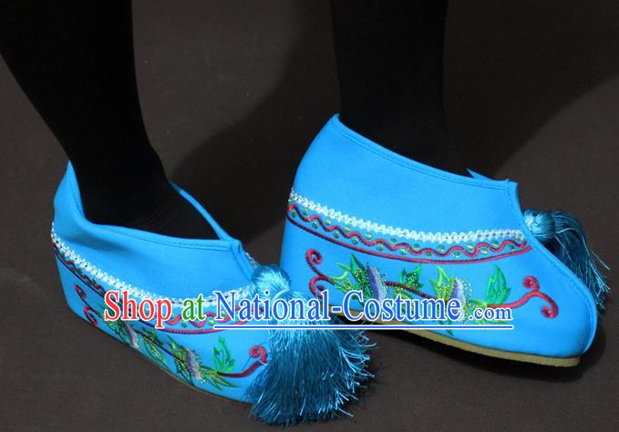 Traditional China Beijing Opera Actress Blue Embroidered Shoes, Chinese Peking Opera Diva Blood Stained Shoes