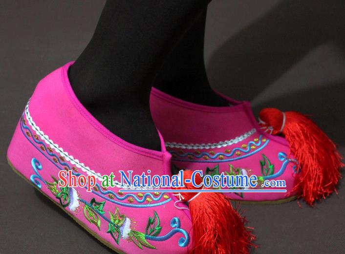 Traditional China Beijing Opera Actress Pink Embroidered Shoes, Chinese Peking Opera Diva Blood Stained Shoes