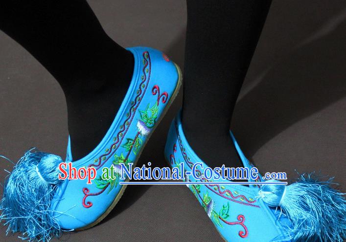 Traditional China Beijing Opera Actress Embroidery Blue Shoes, Chinese Peking Opera Diva Blood Stained Shoes