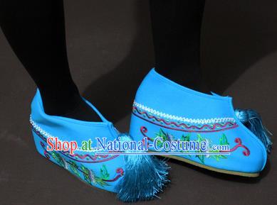 Traditional China Beijing Opera Actress Embroidery Blue Shoes, Chinese Peking Opera Young Lady Blood Stained Shoes