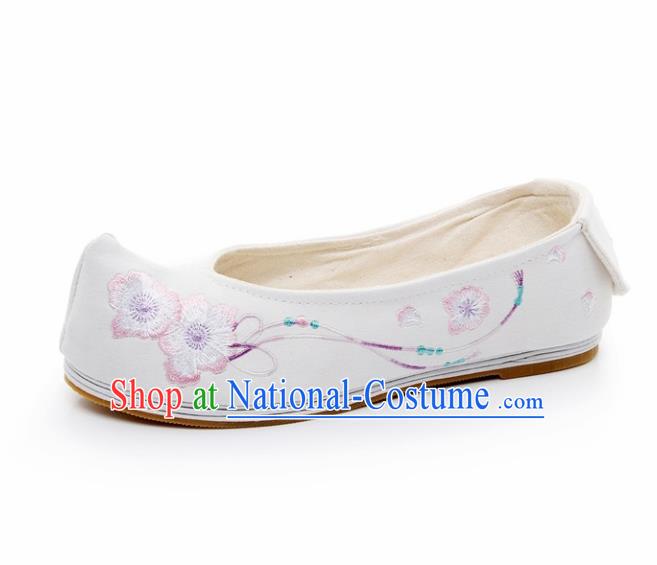 Chinese Ancient Traditional Embroidered Shoes Hanfu Embroidery Peach Flower White Cloth Shoes for Women