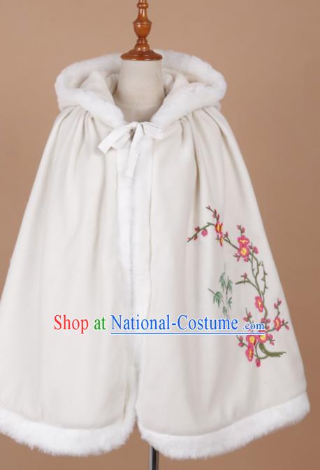 Traditional Chinese Ancient Ming Dynasty Princess Costume Embroidered White Cloak for Rich Women