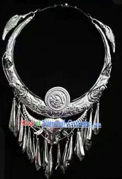 Chinese Traditional Miao Nationality Jewelry Accessories Ethnic Sliver Bull Head Necklace for Women