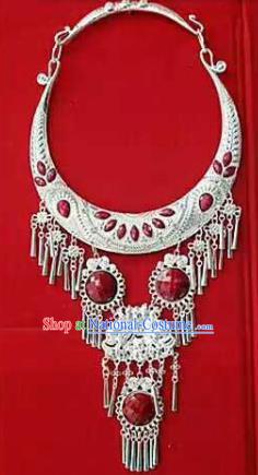 Chinese Traditional Dong Nationality Sliver Red Necklace Ethnic Wedding Jewelry Accessories for Women