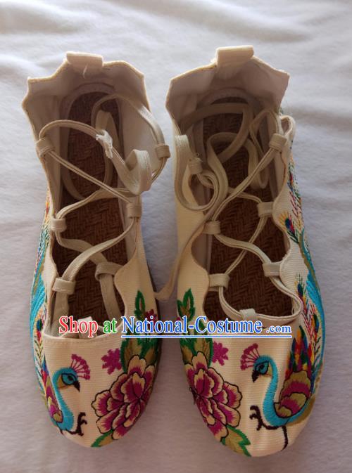 Chinese Traditional Handmade Embroidered Shoes White Cloth Shoes for Women