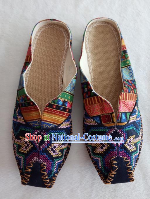 Chinese Traditional Handmade Embroidered Shoes Navy Cloth Slippers for Women