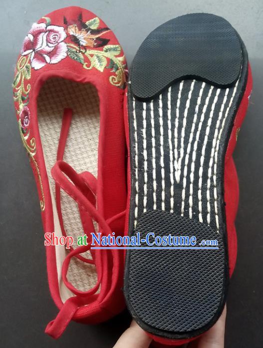 Chinese Traditional Handmade Red Cloth Embroidered Peony Shoes for Women