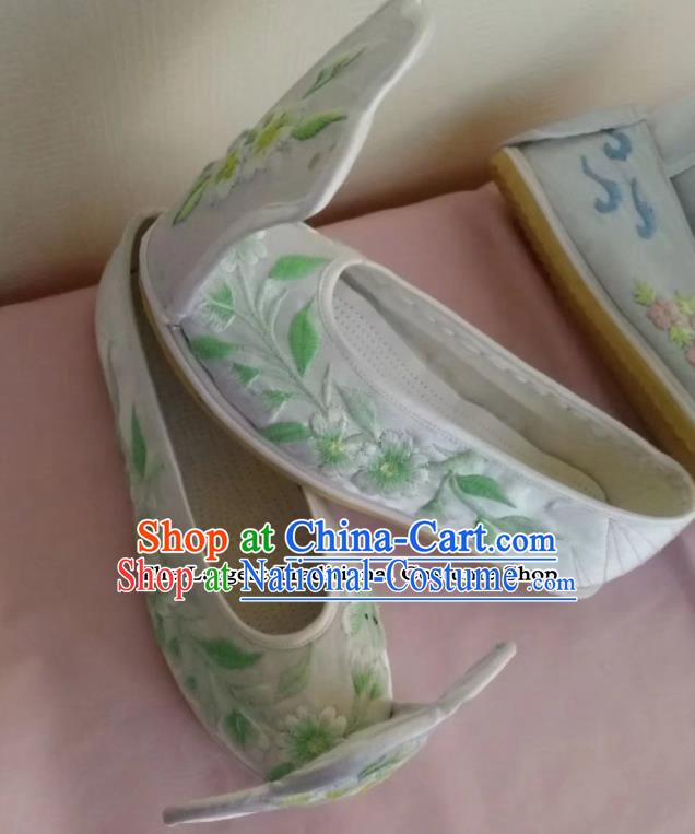 Chinese Traditional Hanfu White Shoes Embroidered Shoes Handmade Cloth Shoes for Women