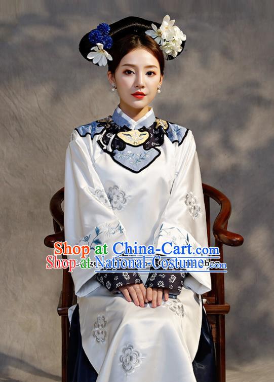 Chinese Ancient Drama Qing Dynasty Manchu Imperial Consort Embroidered Costumes for Women