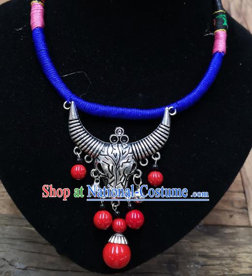 Chinese Traditional Jewelry Accessories Yunnan Minority Sliver Bull Necklace for Women