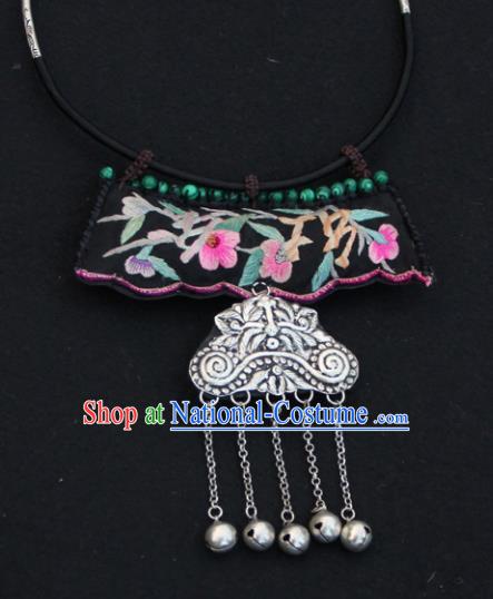 Chinese Traditional Jewelry Accessories Yunnan Miao Minority Embroidered Sliver Necklace for Women