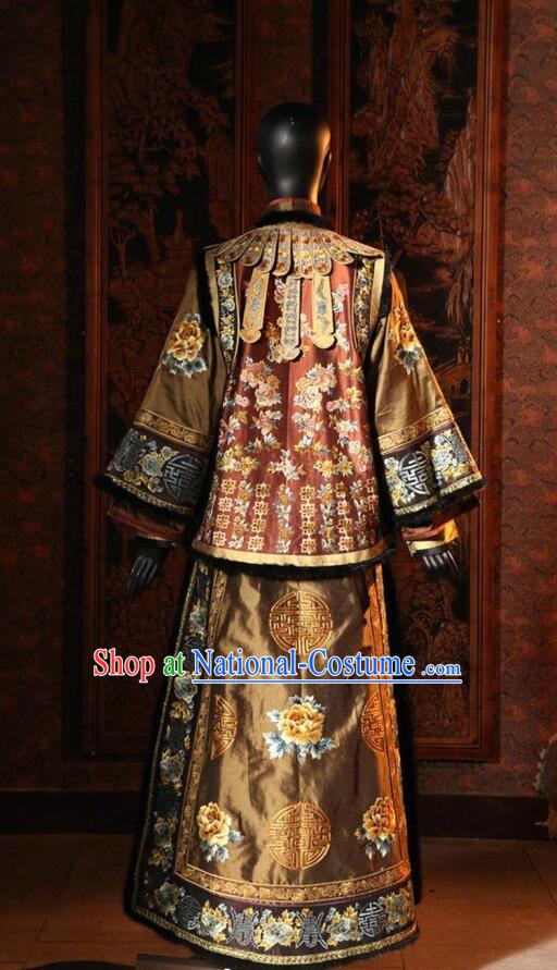 Traditional Chinese Qing Dynasty Manchu Dowager Countess Embroidered Costume for Women