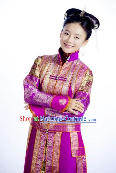 Chinese Ancient Qing Dynasty Manchu Yongzheng Empress Embroidered Historical Costume for Women