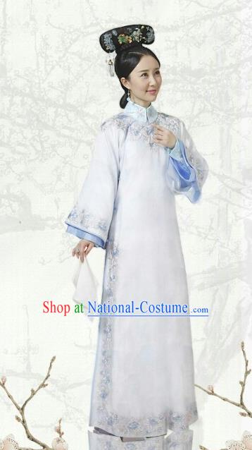 Chinese Ancient Qing Dynasty Manchu Kangxi Imperial Concubine Embroidered Historical Costume for Women