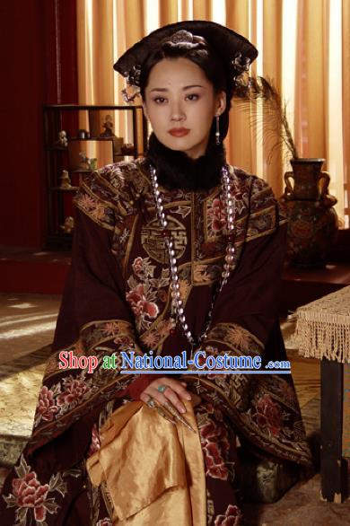 Chinese Ancient Qing Dynasty Empress Dowager Xiaozhuang Embroidered Manchu Dress Historical Costume for Women