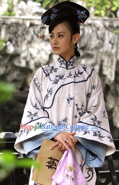 Ancient Chinese Qing Dynasty Manchu Imperial Consort Embroidered Historical Costume for Women