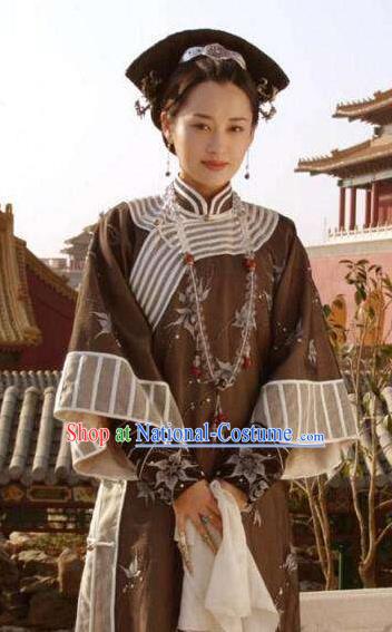 Chinese Ancient Qing Dynasty Empress Dowager Xiaozhuang Embroidered Manchu Dress Historical Costume for Women