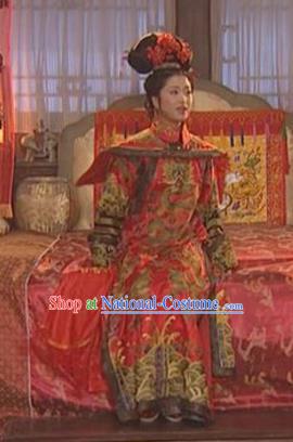 Chinese Ancient Qing Dynasty Empress of Kangxi Wedding Historical Costume Manchu Embroidered Dress for Women