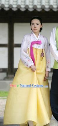 Korean Traditional Handmade Palace Hanbok White Blouse and Yellow Dress Fashion Apparel Bride Costumes for Women