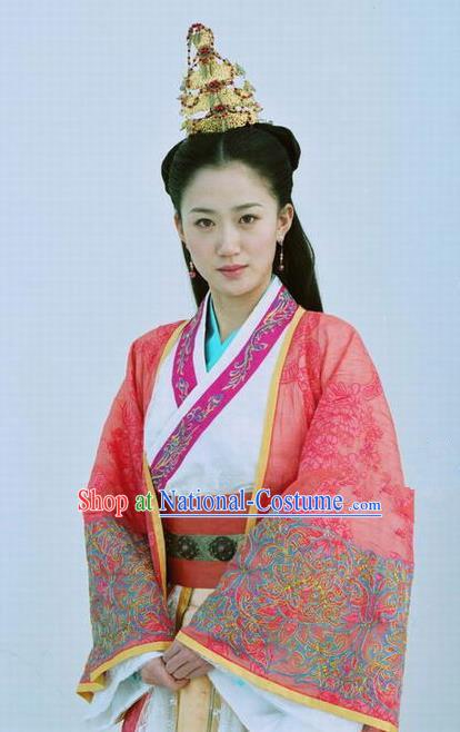 Ancient Chinese Ming Dynasty Princess Pinghu Embroidered Historical Costume Palace Replica Costume for Women