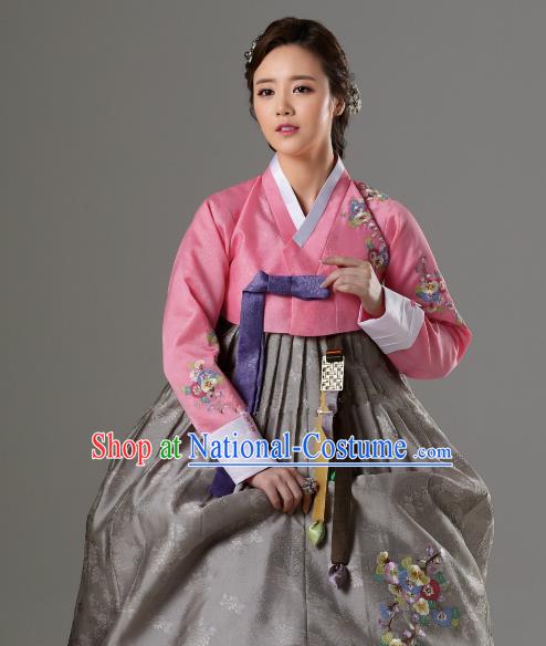 Korean Traditional Bride Hanbok Pink Blouse and Grey Embroidered Dress Ancient Formal Occasions Fashion Apparel Costumes for Women