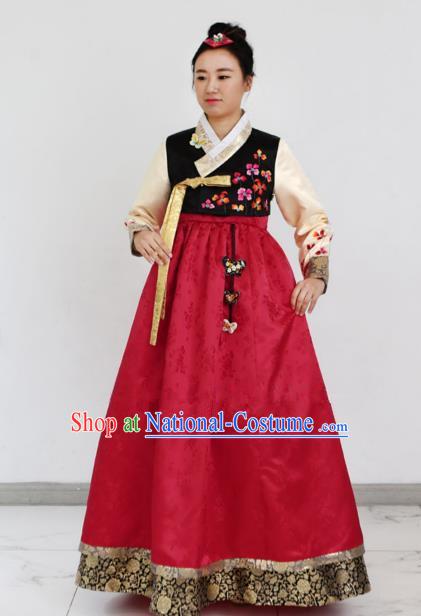 Korean Traditional Bride Hanbok Black Blouse and Red Embroidered Dress Ancient Formal Occasions Fashion Apparel Costumes for Women