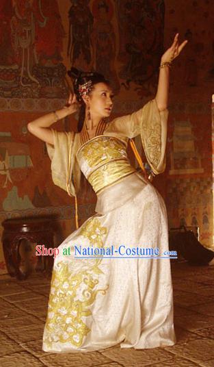 Chinese Ancient Song Dynasty Princess of Khotan Kingdom Embroidered Replica Costume for Women