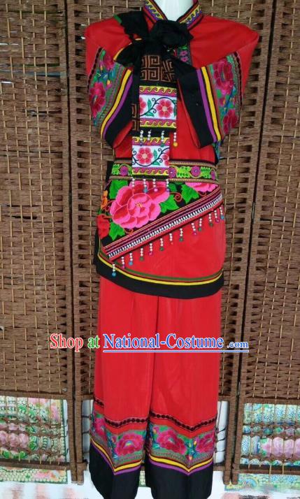 Traditional Chinese Yi Nationality Red Costume China Bai Ethnic Minority Embroidered Clothing for Women