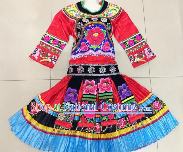 Traditional Chinese Yao Nationality Red Costume China Bai Ethnic Minority Embroidered Clothing for Women