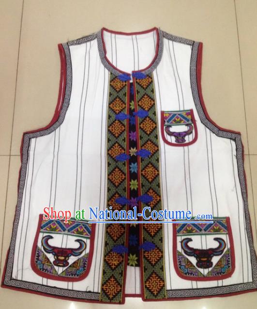 Traditional Chinese Yi Nationality Costume White Vests, China Yi Ethnic Folk Dance Clothing for Kids