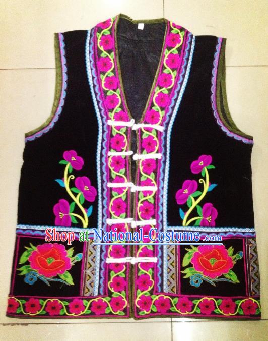 Traditional Chinese Yi Nationality Costume Black Embroidered Vests, China Yi Ethnic Folk Dance Clothing for Men