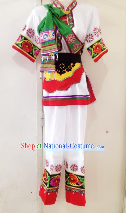 Traditional Chinese Yi Nationality Costume, China Ethnic Folk Dance White Clothing for Women