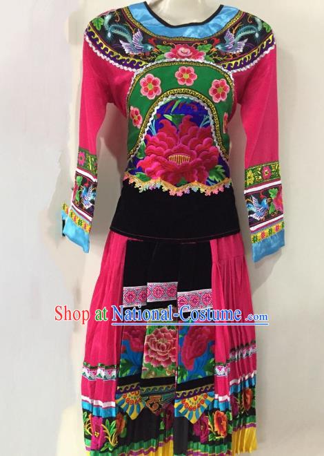 Traditional Chinese Yi Nationality Performance Rosy Dress Folk Dance Ethnic Embroidered Costume for Women