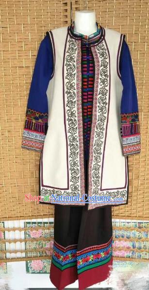 Traditional Chinese Yi Nationality Costume Ethnic Folk Dance Embroidered Clothing for Men