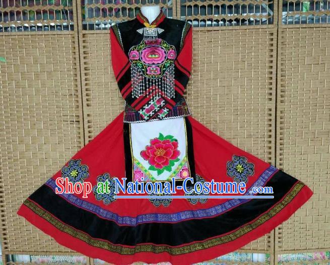 Traditional Chinese Yi Nationality Minority Embroidered Costume, Female Folk Dance Red Dress for Women