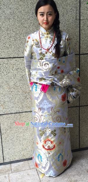 Chinese Zang Nationality White Brocade Tibetan Robe, China Traditional Tibetan Ethnic Heishui Dance Costume for Women