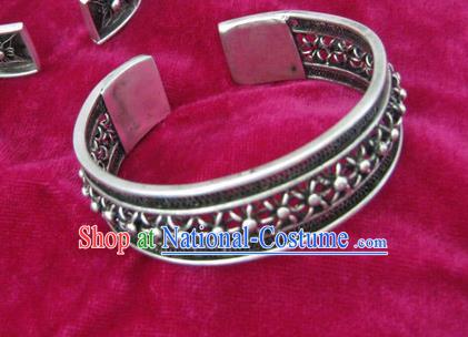 Chinese Miao Nationality Ornaments Traditional Hmong Handmade Sliver Pierced Bracelet for Women