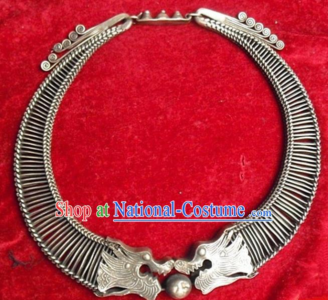 Chinese Traditional Ornaments Accessories Ancient Miao Minority Sliver Necklace for Women