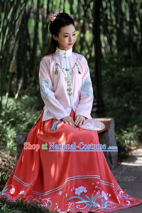 Chinese Ancient Nobility Lady Hanfu Dress Ming Dynasty Princess Embroidered Costumes and Jewelry Accessories for Women