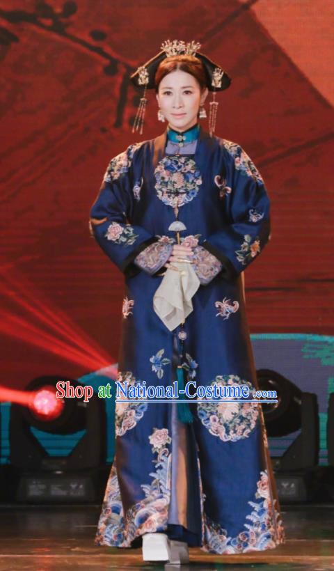 Chinese Ancient Qing Dynasty Manchu Empress Story of Yanxi Palace Queen Embroidered Costumes and Headpiece for Women