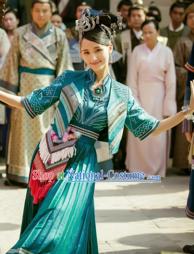 Traditional Chinese Ancient Young Lady Hanfu Dress Miao Minority Princess Costume and Headpiece for Women