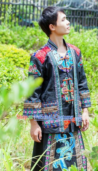 Chinese Traditional Yi Nationality Male Embroidered Costume for Men